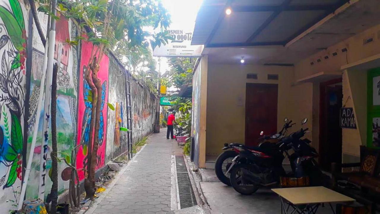Losmen 2000 Tiga Yogyakarta Exterior foto