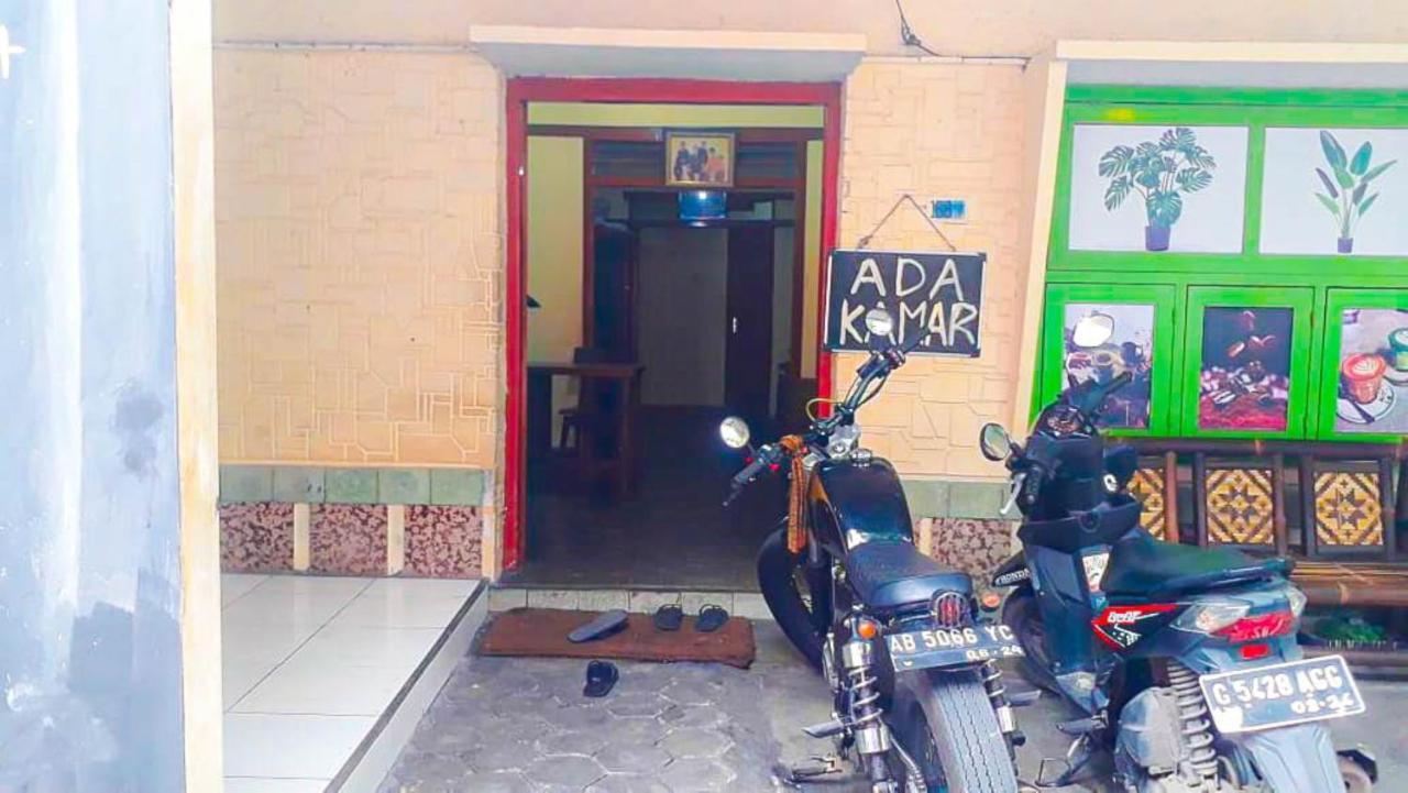 Losmen 2000 Tiga Yogyakarta Exterior foto